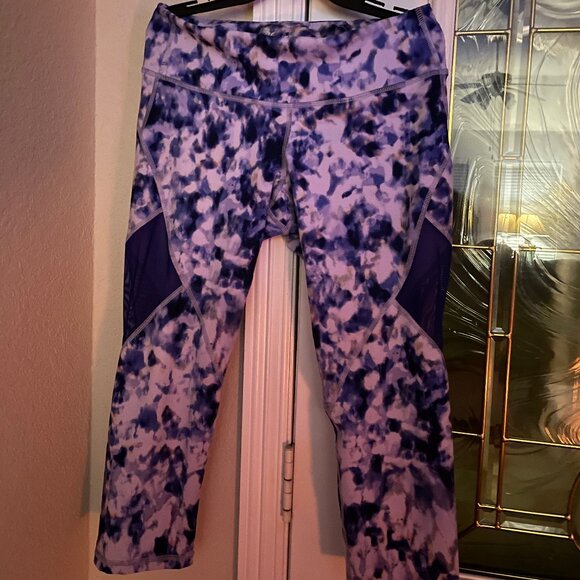 Old Navy active go dry purple watercolor, Capri athletic pants M - Picture 1 of 4